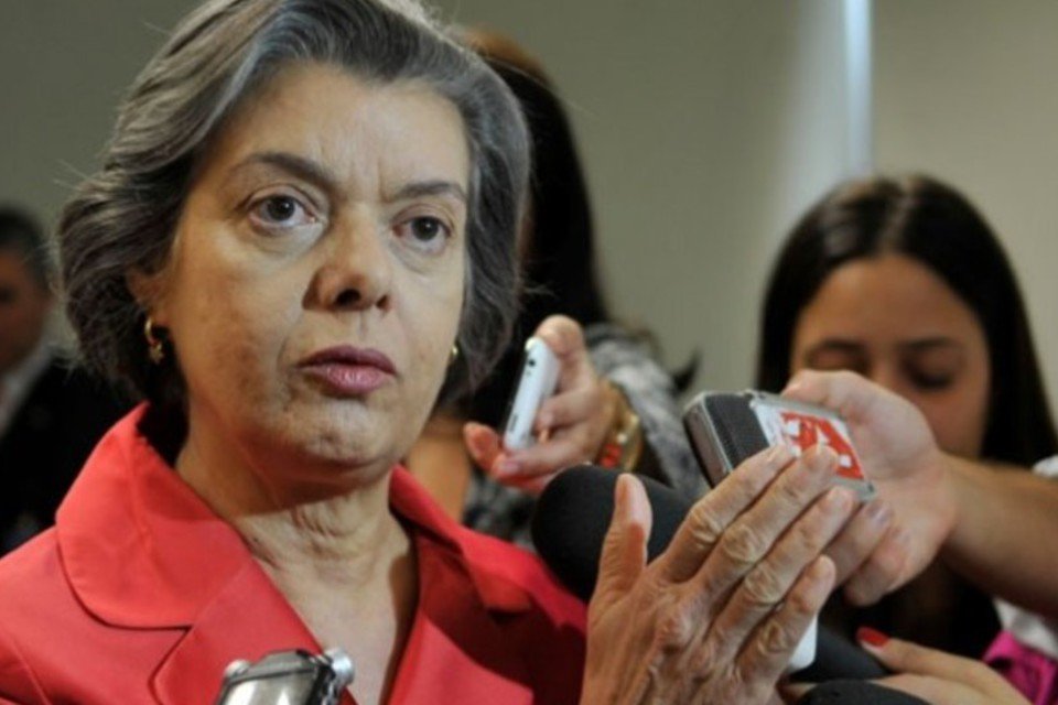 Fornecer dados de eleitor é inaceitável, diz Carmen Lúcia