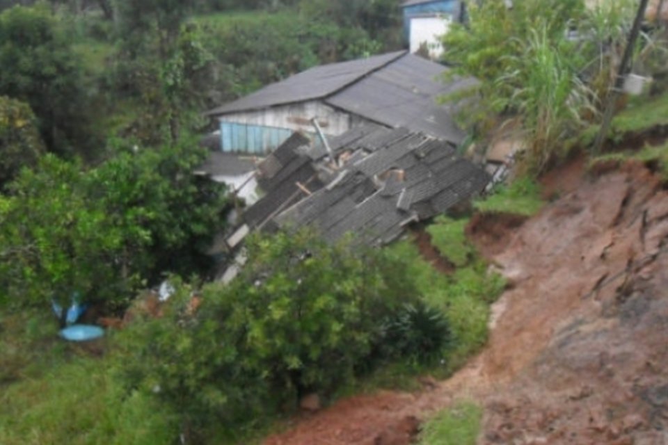 Chuvas deixam mais de 16 mil desalojados em Santa Catarina