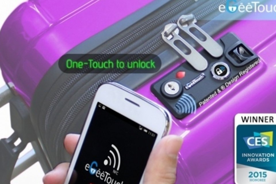 Cadeado inteligente permite destravar bagagens com o smartphone