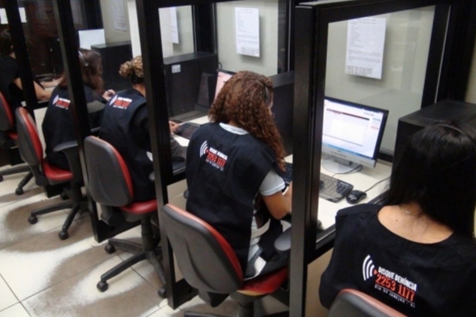 Disque Denúncia quer informações sobre acusados de matar casal no Rio