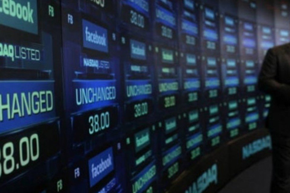 Investidores avaliam Facebook ao navegar na rede social