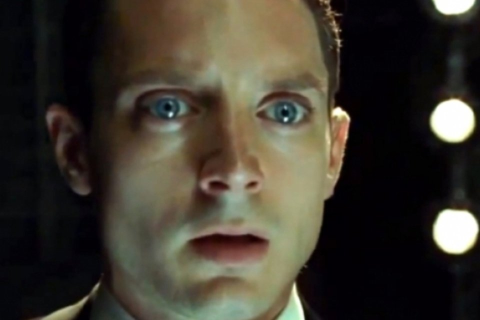 Elijah Wood vive pianista atormentado no suspense "Toque De Mestre"