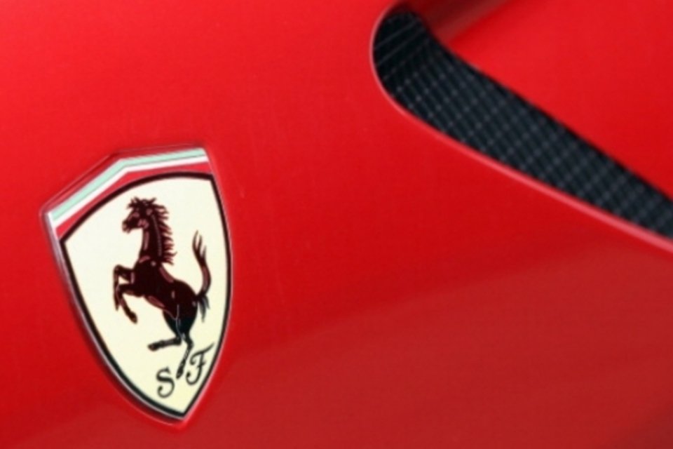 Ferrari lança carro no dia 25 e abre votação de nome