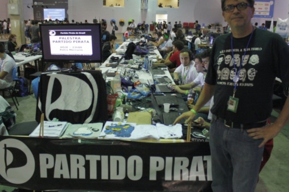 Partido Pirata vem à Campus Party para angariar assinaturas e oficializar sua criação