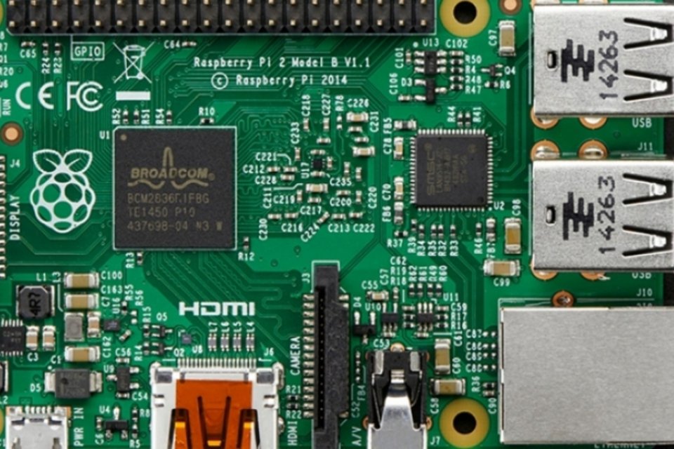 Novo Raspberry Pi 2 trava quando flashes são disparados