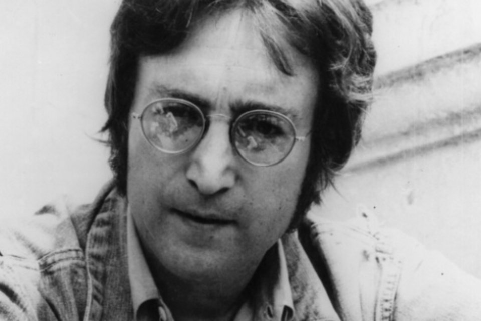 Manuscritos e desenhos de John Lennon vão a leilão em Nova York
