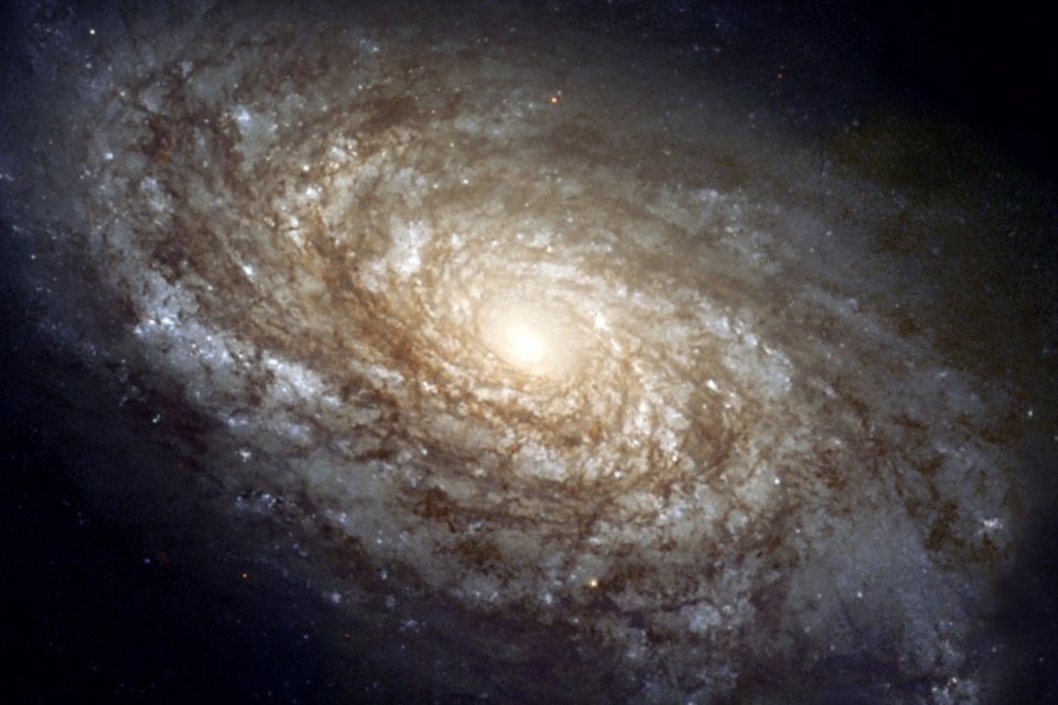 Grande parte das galáxias mudam de forma conforme envelhecem