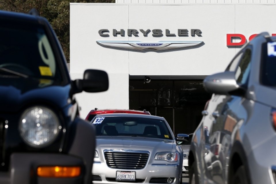 Chrysler faz recall de 1,4 milhão de carros para corrigir brecha de segurança
