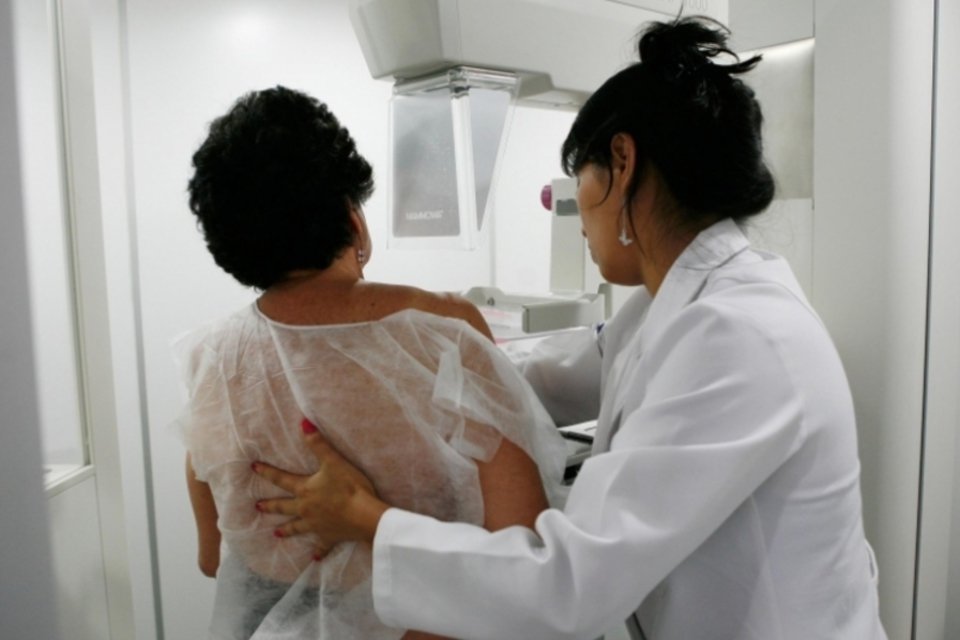 Cientistas acham 15 novas mutações que aumentam risco de ter câncer de mama