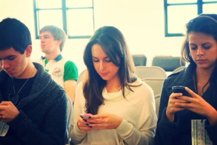 smartphone-usuários  (Flickr/ Esther Vargas)