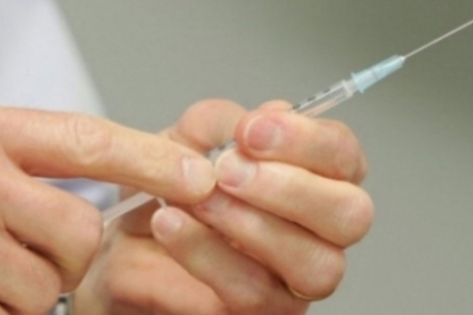 Vacina contra dengue poderá ser lançada este ano, diz Sanofi