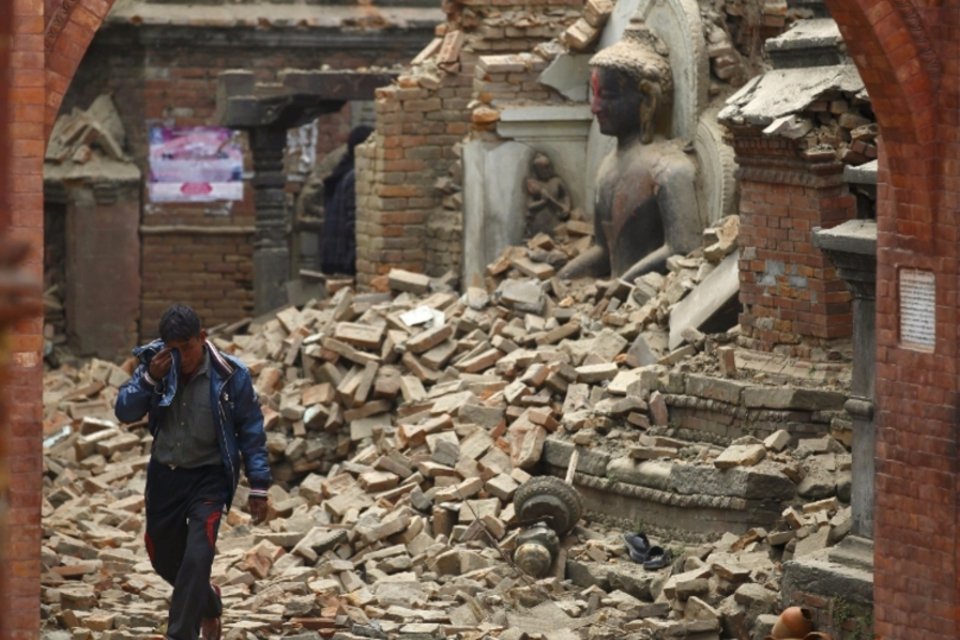 'Fui o último a sair e loja quase me engoliu', diz turista brasileiro no Nepal