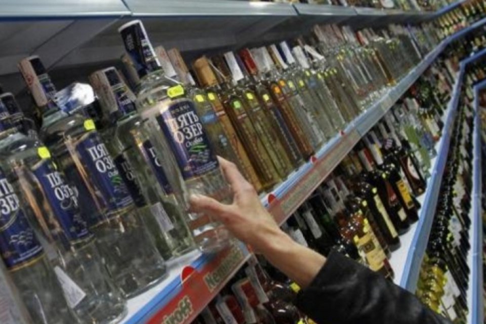 Cientistas russos concluem teste de remédio que promete curar alcoolismo