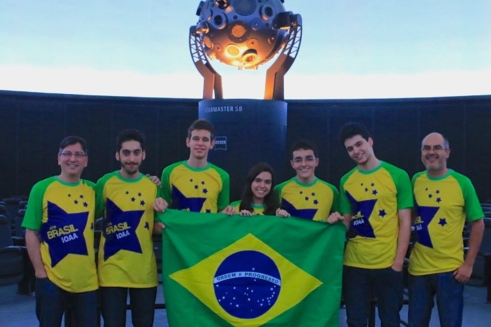 Estudantes brasileiros são premiados em Olimpíada Internacional de Astronomia