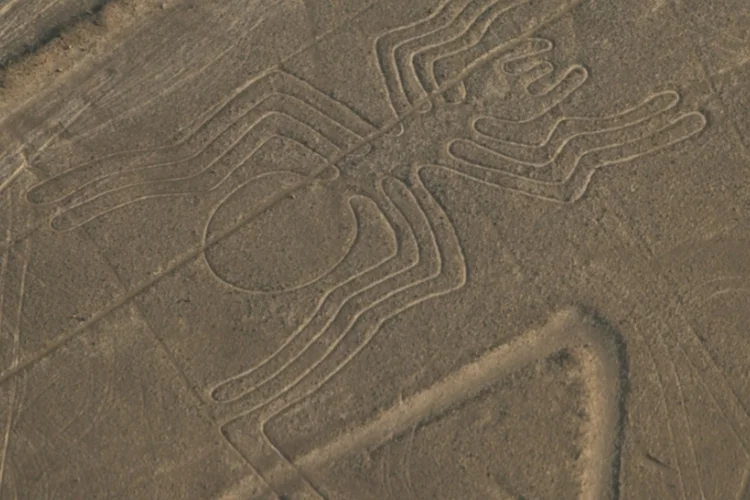 As Linhas de Nazca, com mais de 2.000 anos, continuam a intrigar o mundo com seus enigmáticos geoglifos visíveis apenas do alto. (funkz / Flickr)