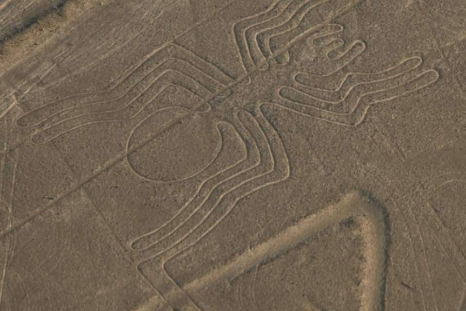 Arqueólogos japoneses descobrem 24 novos geoglifos em deserto do Peru
