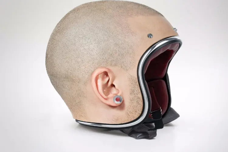 Capacete com cabeça humana (Divulgação)