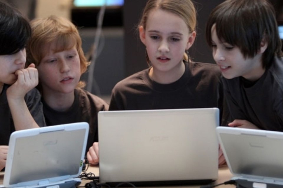 Tecnologia não é suficiente para melhorar desempenho escolar, diz OCDE