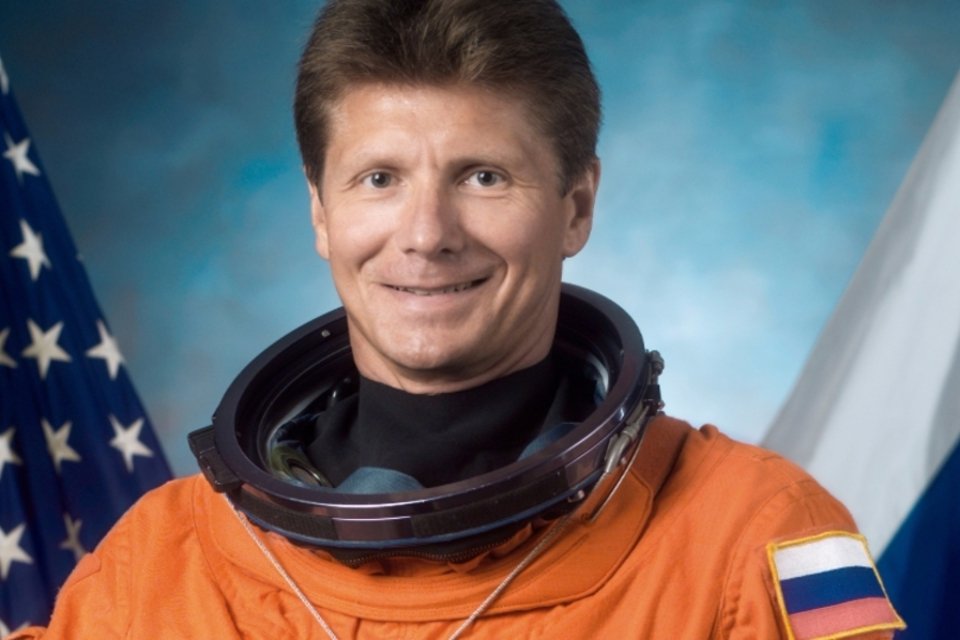 Astronauta russo bate recorde de permanência no espaço