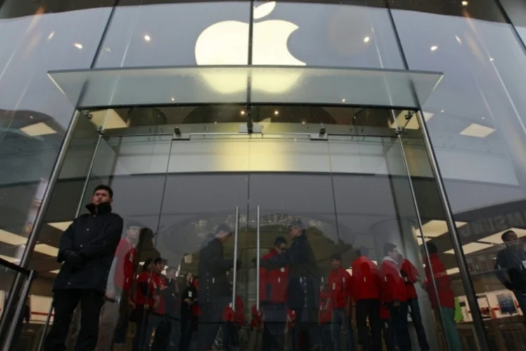 apple (Reuters)