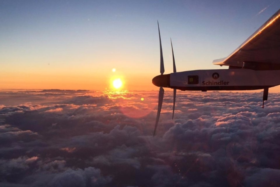 Avião movido a energia solar precisa de 20 milhões de euros para completar volta ao mundo