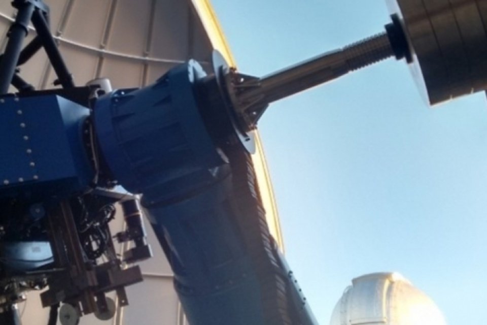 Brasil constrói segunda maior câmera no mundo para observação astronômica