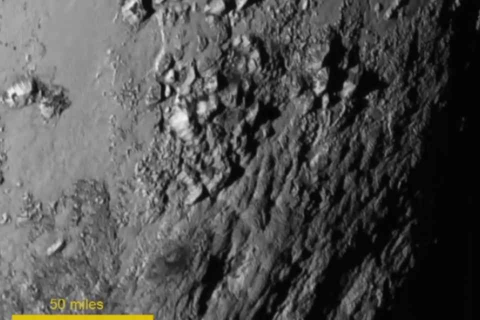 Nasa divulga primeira imagem em alta resolução da superfície de Plutão