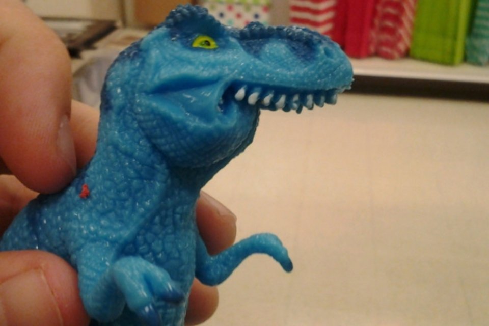 Meme do Dinofauro faz sucesso no Facebook e página já possui quase 100 mil curtidas