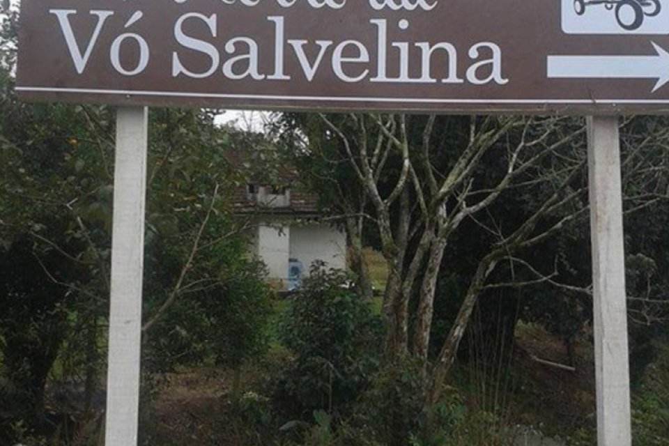 Morro da vó Salvelina, do meme taca-le pau, ganha sinalização turística