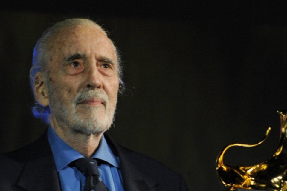 Ator Christopher Lee morre de insuficiência cardíaca e respiratória aos 93 anos