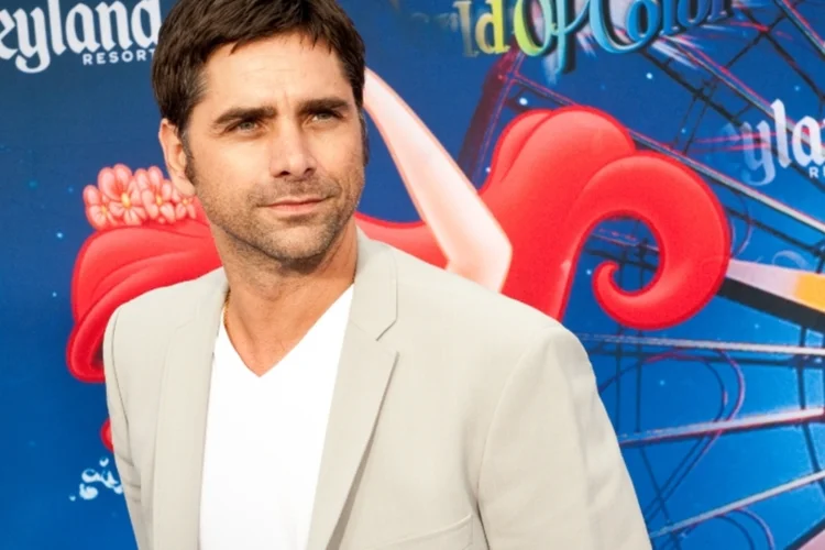 John Stamos (Josh Hallett)