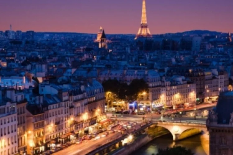 Paris (Reuters)