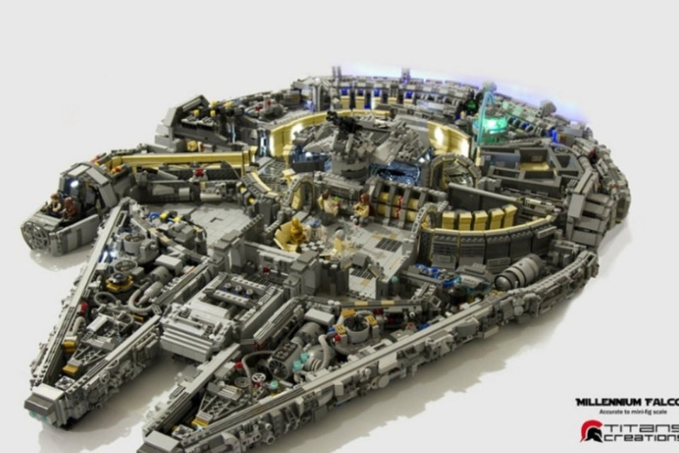 Nave de "Star Wars" é recriada com dez mil peças de Lego