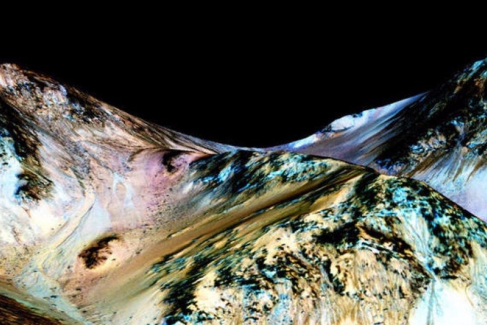 Estudo encontra evidência de água no verão em Marte