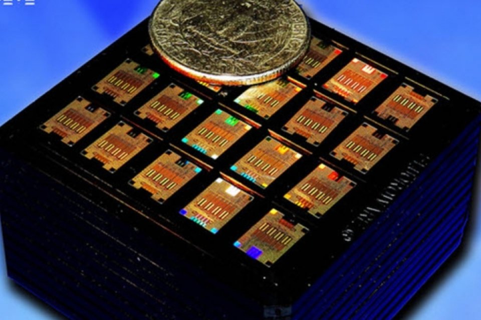 Chip "arco-íris" da IBM usa pulsos de luz para transferir dados a 100 Gbps
