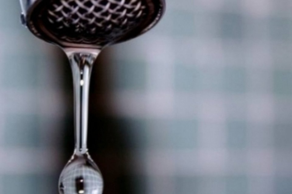 Perdas de água dão prejuízo de R$ 8 bi por ano, afirma ONG