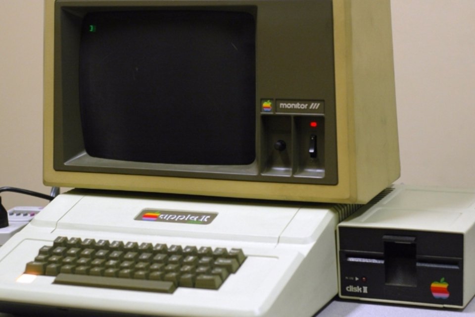 Brinque com um Apple ][, o primeiro sucesso comercial da Apple, com este emulador