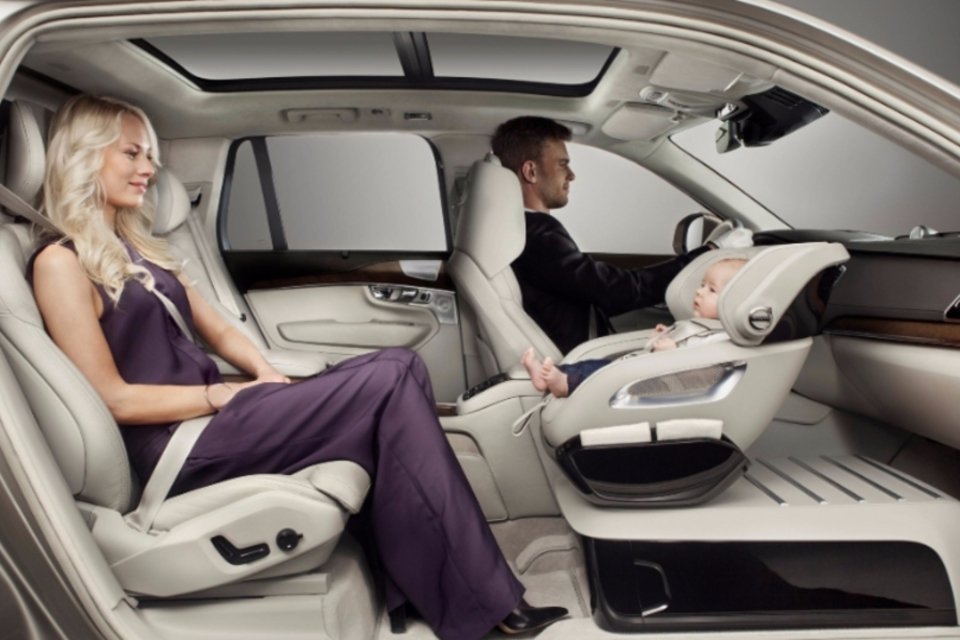 Conceito da Volvo traz banco do passageiro como cadeirinha para bebês
