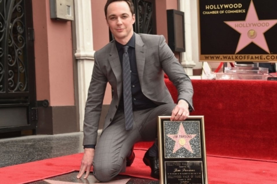 Ator de 'The Big Bang Theory' ganha estrela na Calçada da Fama