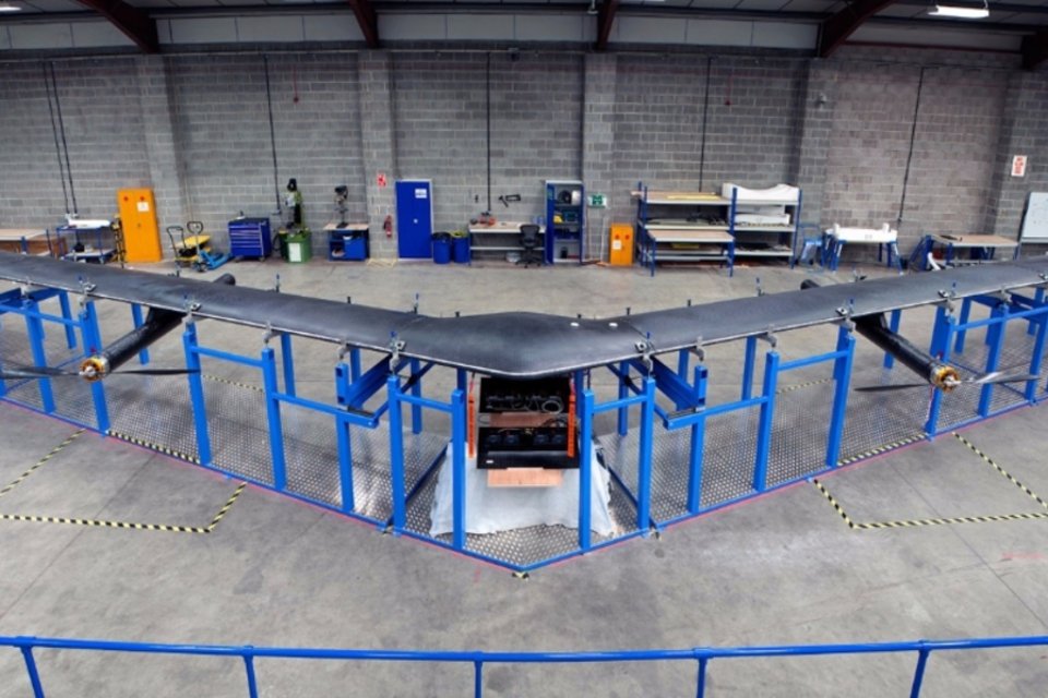 Facebook conclui montagem de avião que irá transmitir internet para regiões remotas