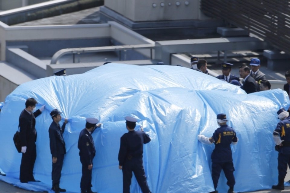 Drone achado sobre casa de primeiro-ministro do Japão tem sinais radioativos