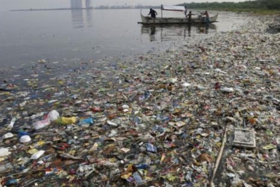 Expedição cruzará o mundo para pesquisar impacto dos plásticos nos oceanos