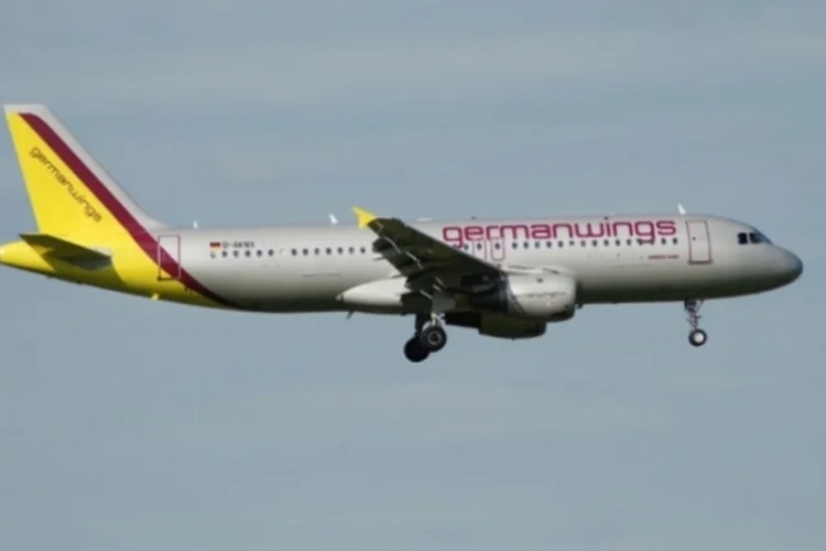 Avião (Wikimedia Commons)