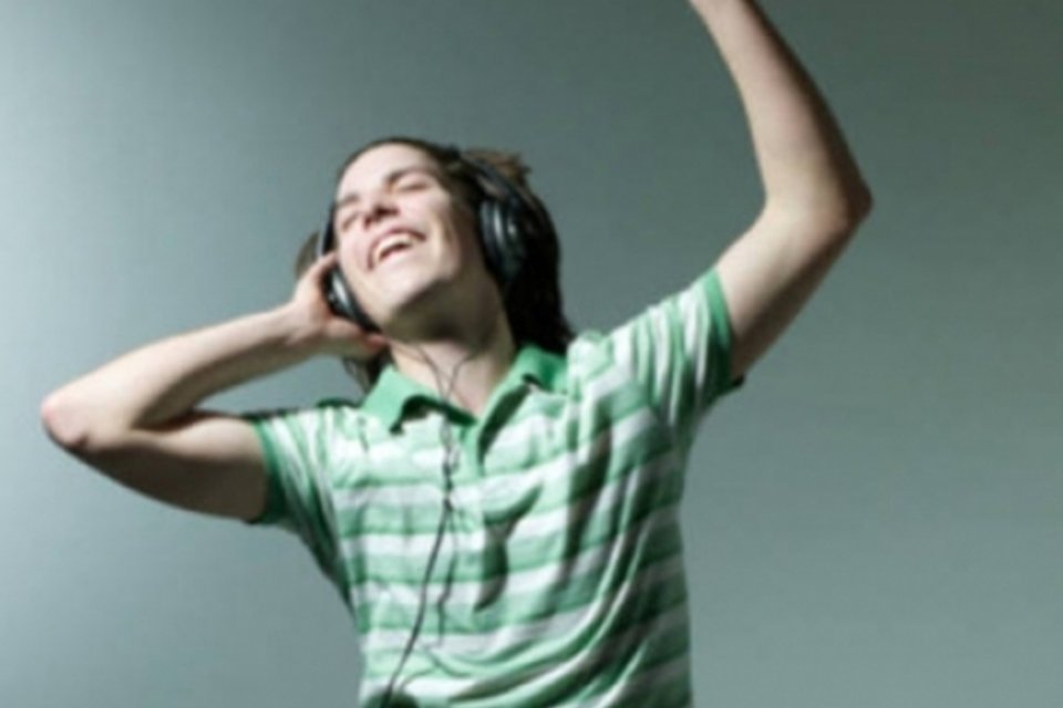 Mais de 1 bilhão de jovens podem sofrer danos auditivos devido a música alta
