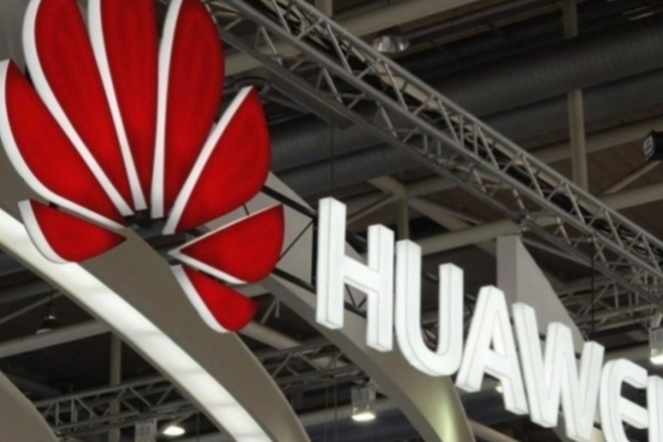 Anúncio da Huawei vaza imagem de smartwatch com Android Wear