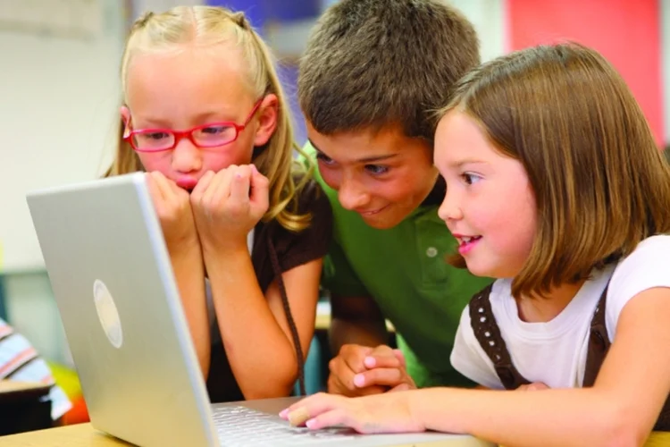 criança_computador (Flickr/Lucélia Ribeiro)