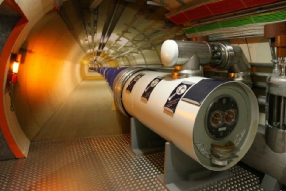 LHC realiza colisões de prótons a uma velocidade recorde