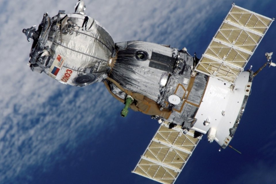 Nave com três astronautas decola rumo à Estação Espacial Internacional