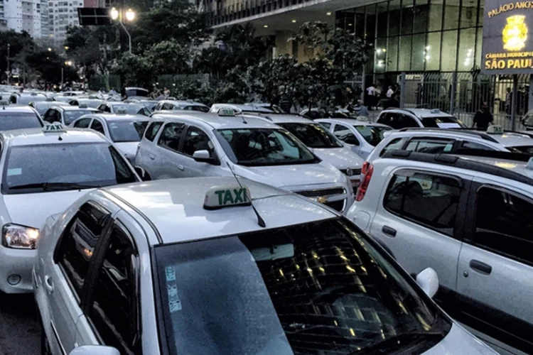 Protesto de taxistas contra a Uber (Paulo Pinto/ Fotos Públicas)