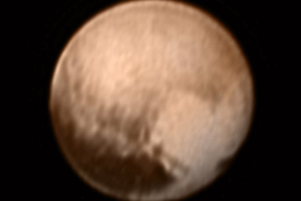 Espaçonave New Horizons se aproxima de Plutão e registra imagem mais nítida até agora